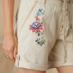 Odyssey Floral Shorts - Petites -Abigail Fashion Store 18ed62c8 4ab0 4ab4 896a 24b1a35771fa