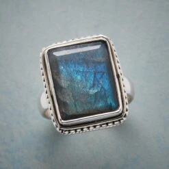 Main Focus Ring -Abigail Fashion Store 83f52b94 fdcc 43e6 ab3c 7859772de0b4