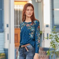 Veronique Tee, Petite -Abigail Fashion Store a9c36f28 9862 4627 a727 6020423d7a59